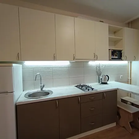 з ремонтом між залізничним вокзалом і центром Apartment *