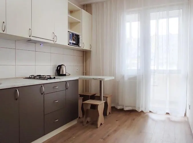 Апартаменты з ремонтом між залізничним вокзалом і центром *