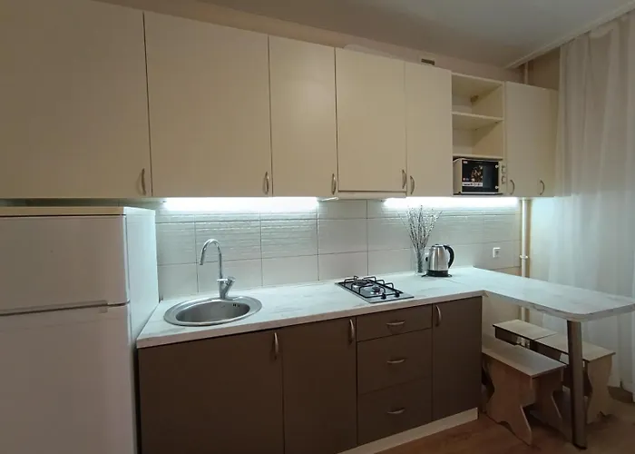 з ремонтом між залізничним вокзалом і центром アパート *