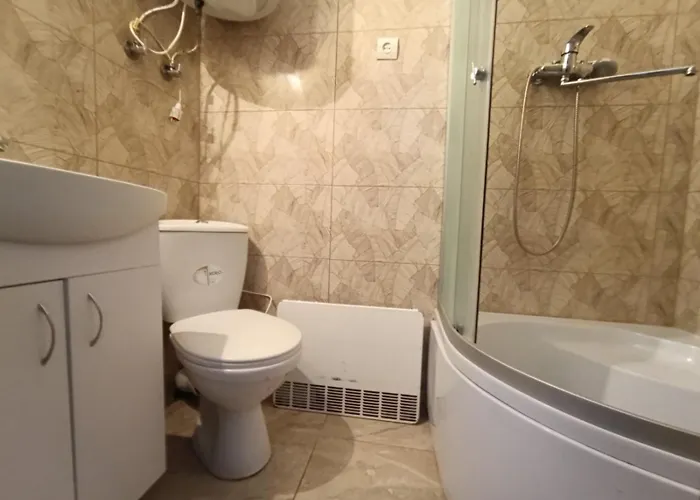 з ремонтом між залізничним вокзалом і центром * リヴィウ