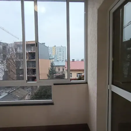 Apartment з ремонтом між залізничним вокзалом і центром Lviv